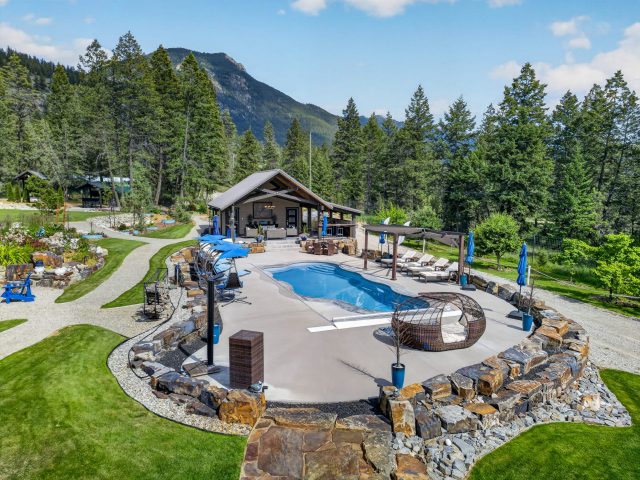18-winderdome-resort-pool-chris-conway-photo